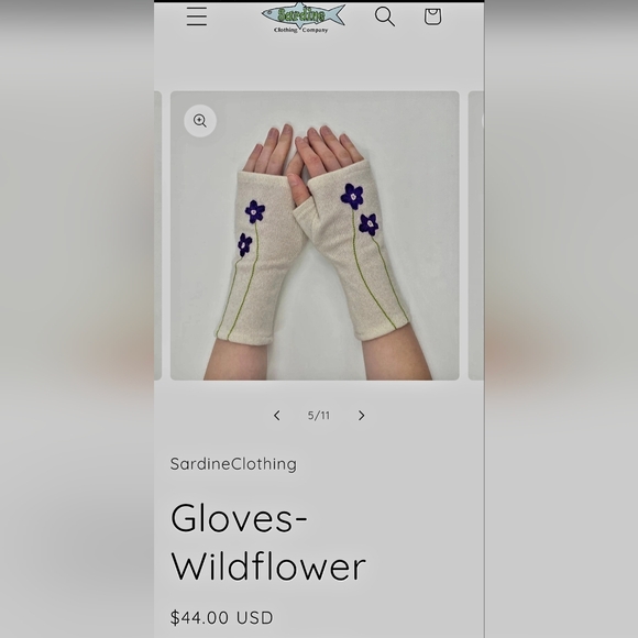 Sardine Clothing Co Cashmere Fingerless Gloves with Purple Flowers NWT - Picture 2 of 7